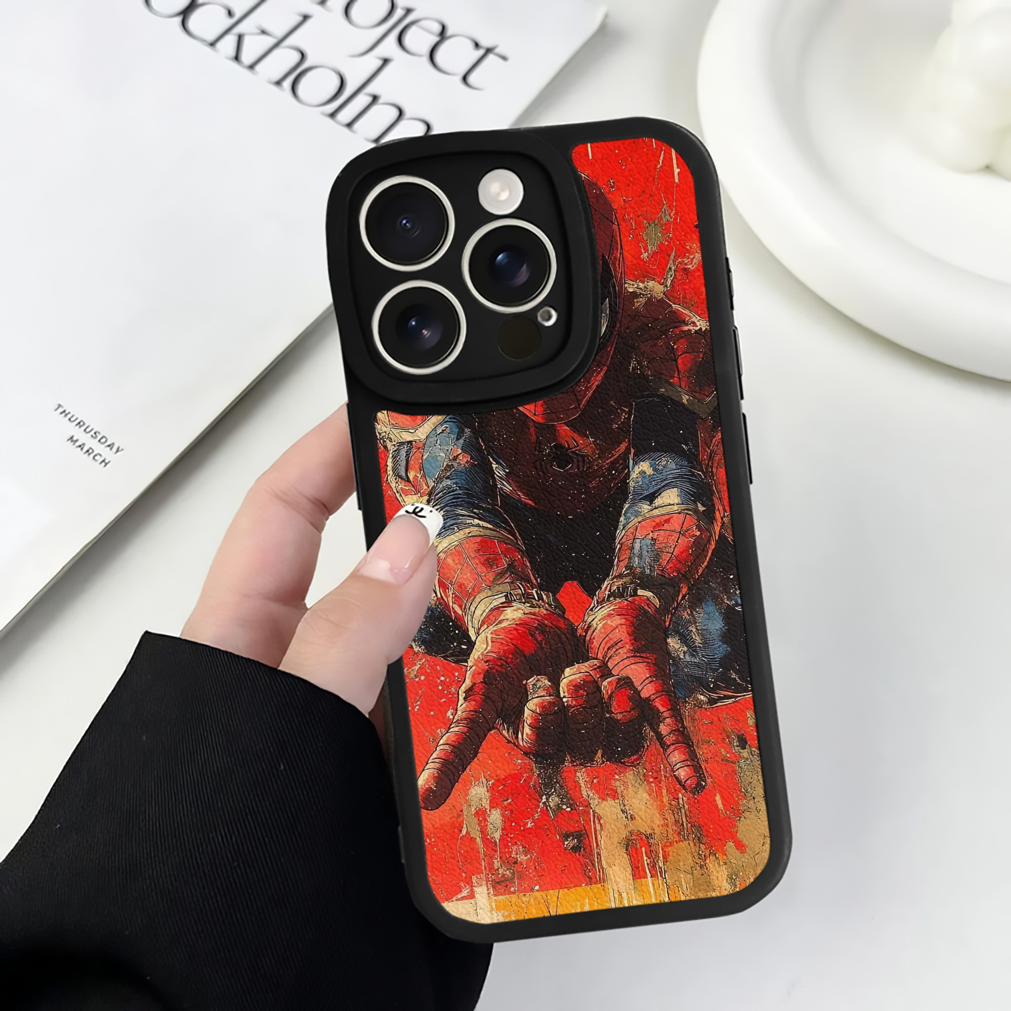 Spider Man スパイダーマン 【iPhone 16シリーズ対応】シリコンスマホケース（レザー調） 材質：シリコン